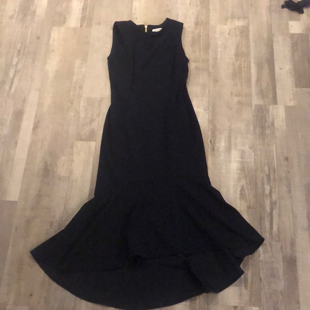CALVIN KLEIN simply pretty and classy dress